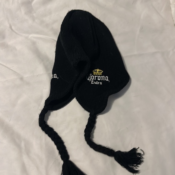 Corona toque - Picture 2 of 2